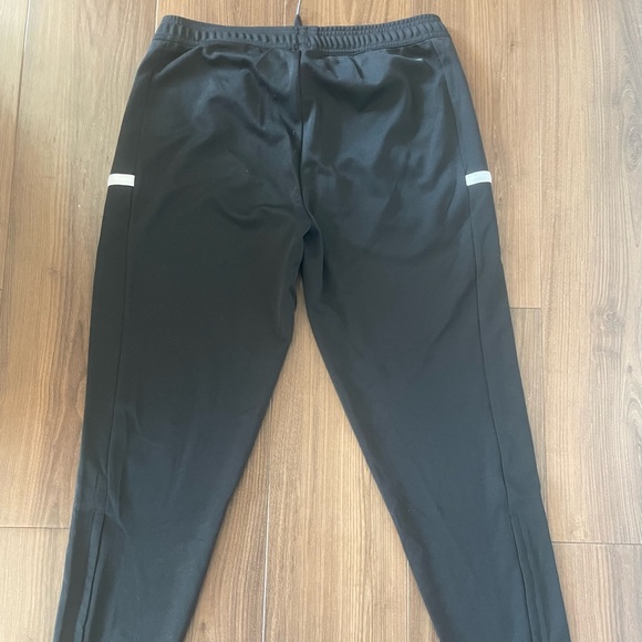 Laurier Adidas joggers - Picture 2 of 2